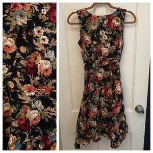 Dark floral vintage style dress 👗
